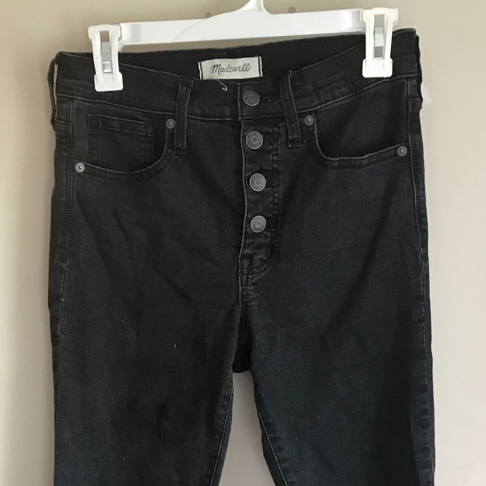 9" Mid-Rise Skinny Jeans in Berkeley Black: Button
